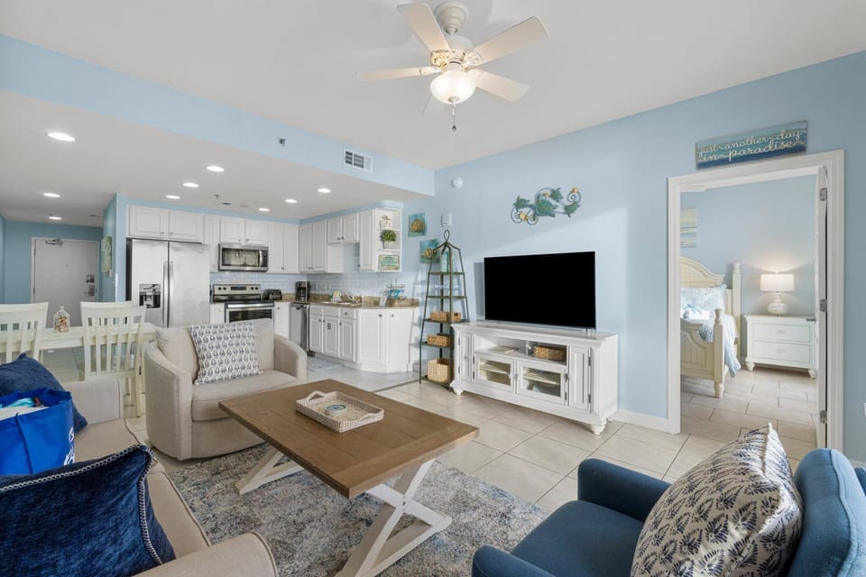 Condo, Multiple Beds, Balcony, Ocean View (Splash Resort 302w) | Living area | 43-inch flat-screen TV with digital channels