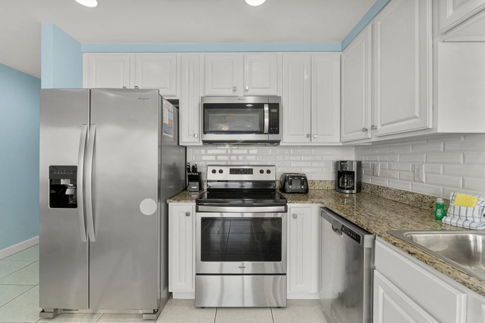 Condo, Multiple Beds, Balcony, Ocean View (Splash Resort 302w) | Private kitchen | Fridge, microwave, oven, stovetop