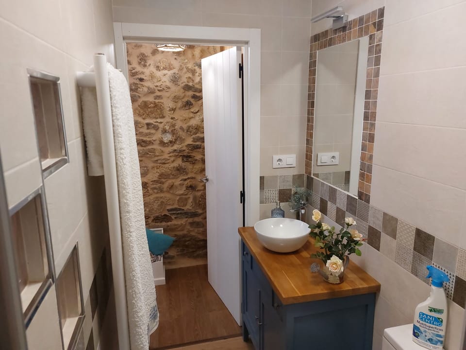 Comfort Double Room, 1 Double Bed, Garden View | Bathroom | Designer toiletries, hair dryer, towels, soap