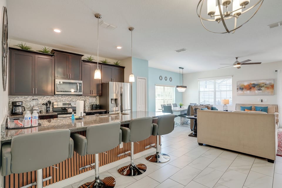 Kitchen | Breakfast Bar Seating