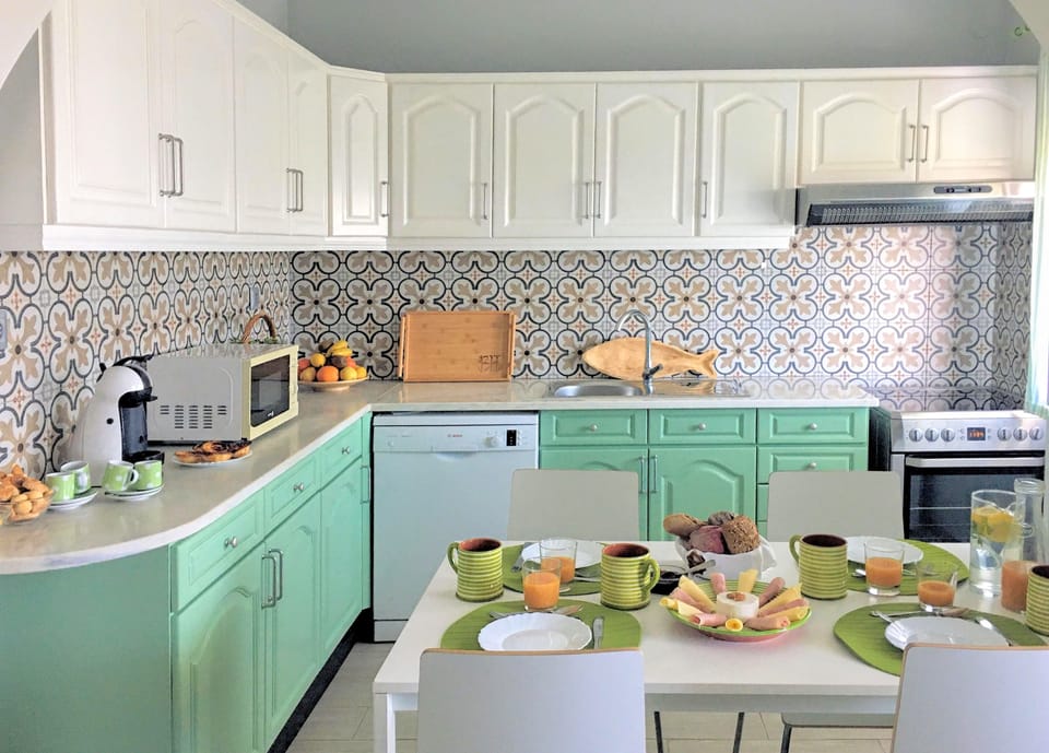 Family Apartment, 2 Bedrooms, Non Smoking, Terrace | Private kitchen | Full-size fridge, microwave, oven, stovetop