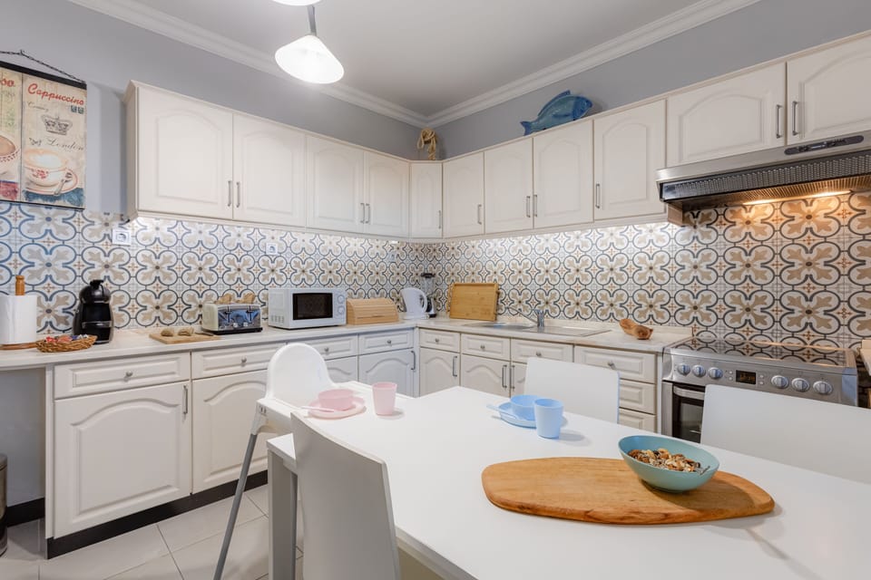 Family Apartment, 4 Bedrooms, Accessible, Non Smoking | Private kitchen | Full-size fridge, microwave, oven, stovetop