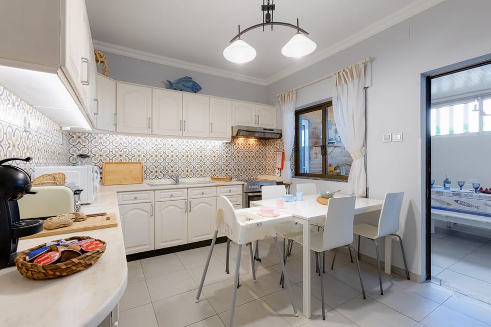 Family Apartment, 4 Bedrooms, Accessible, Non Smoking | Private kitchen | Full-size fridge, microwave, oven, stovetop