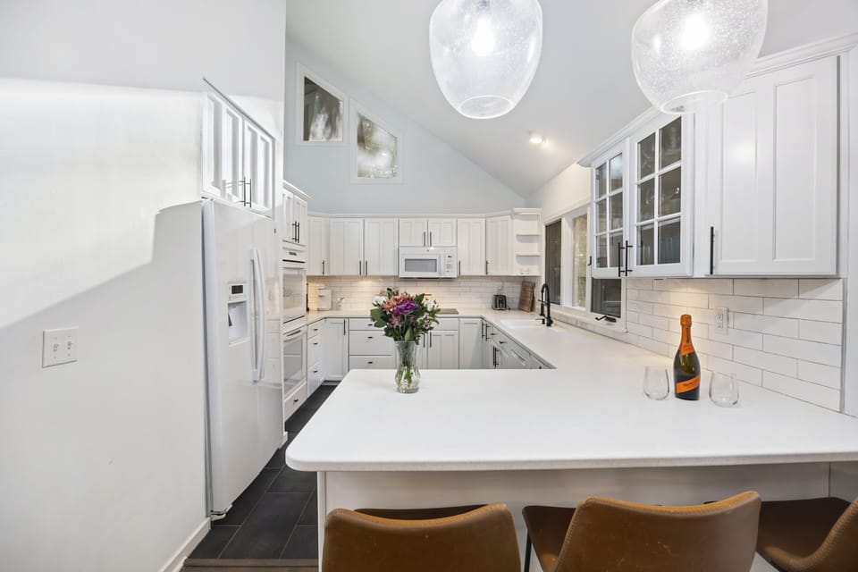 Fully-equipped and updated kitchen