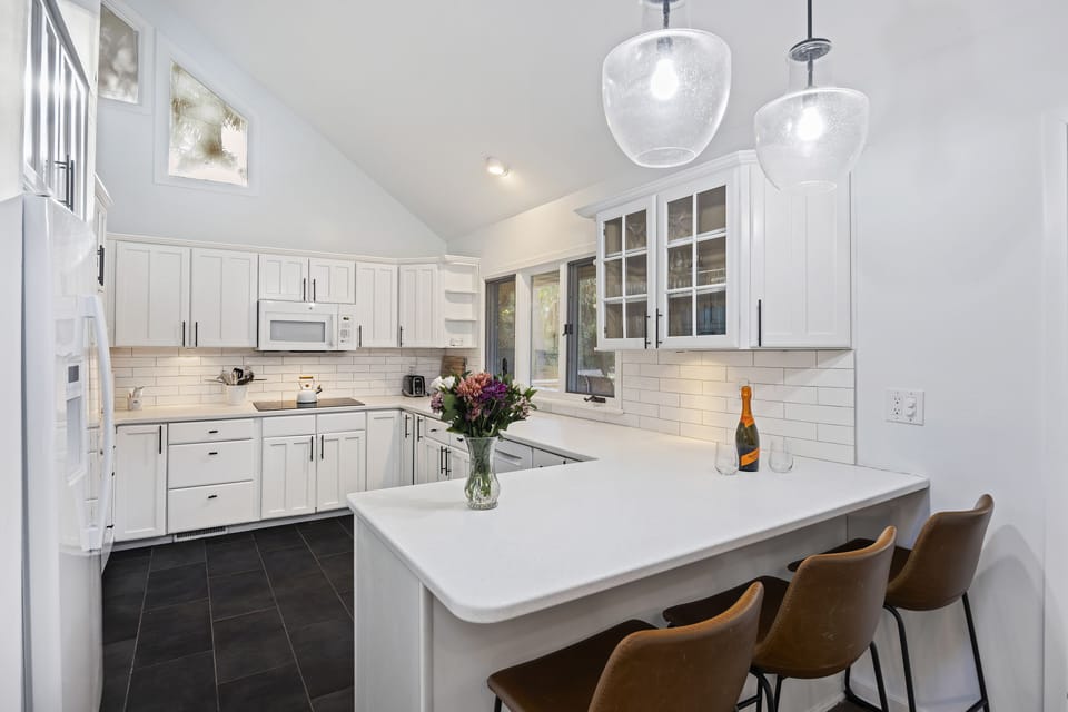Beautiful furnishings throughout, spacious layout.