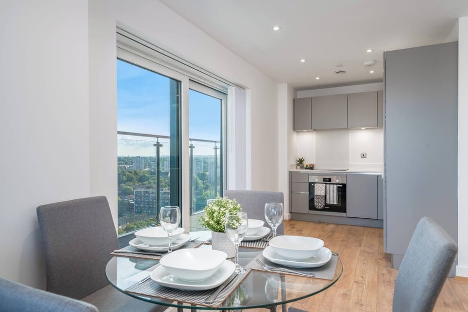 Apartment, 2 Bedrooms | Dining