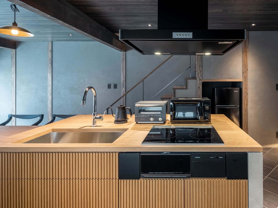 House | Private kitchen | Mini-fridge, microwave, stovetop, electric kettle