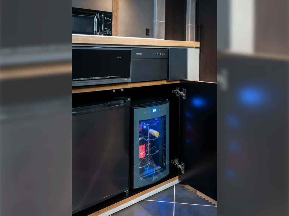House | Private kitchen | Mini-fridge, microwave, stovetop, electric kettle