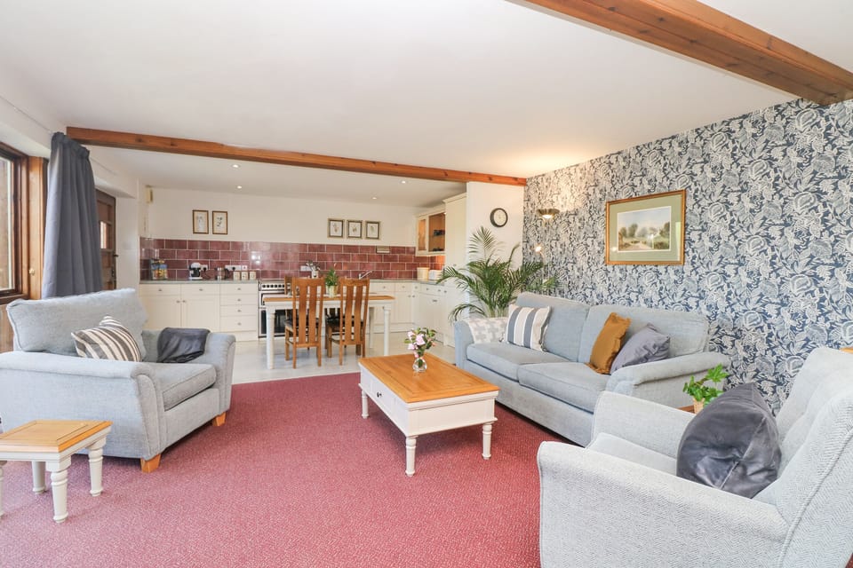 Cottage | Living area | Flat-screen TV