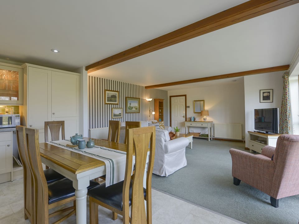 Cottage | Dining