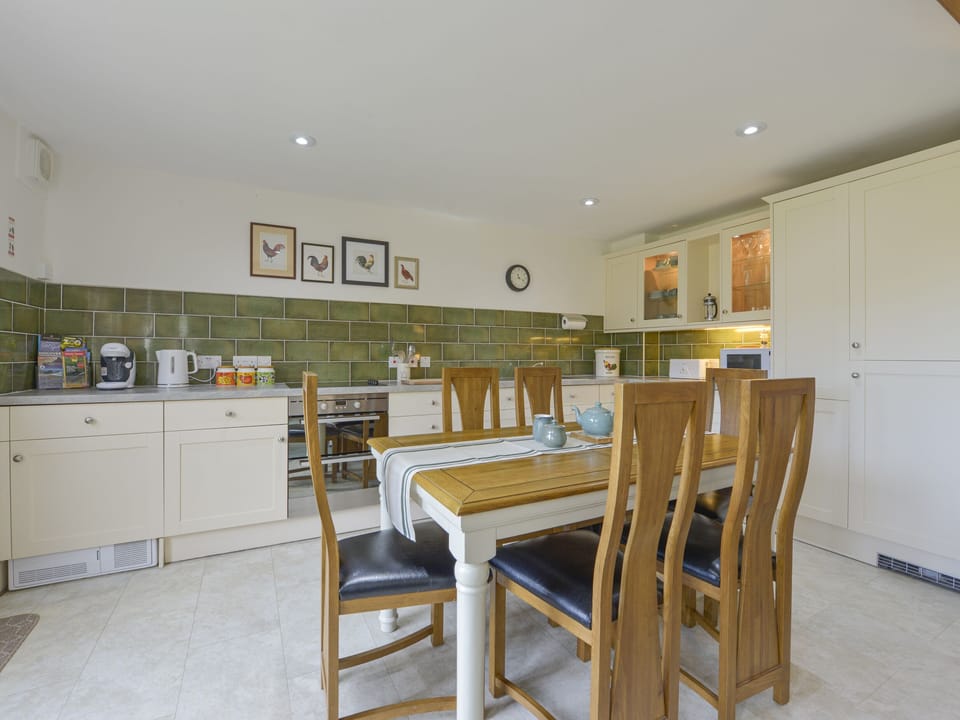 Cottage | Dining