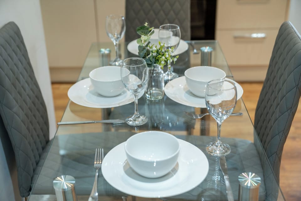 Apartment, 2 Bedrooms | Dining