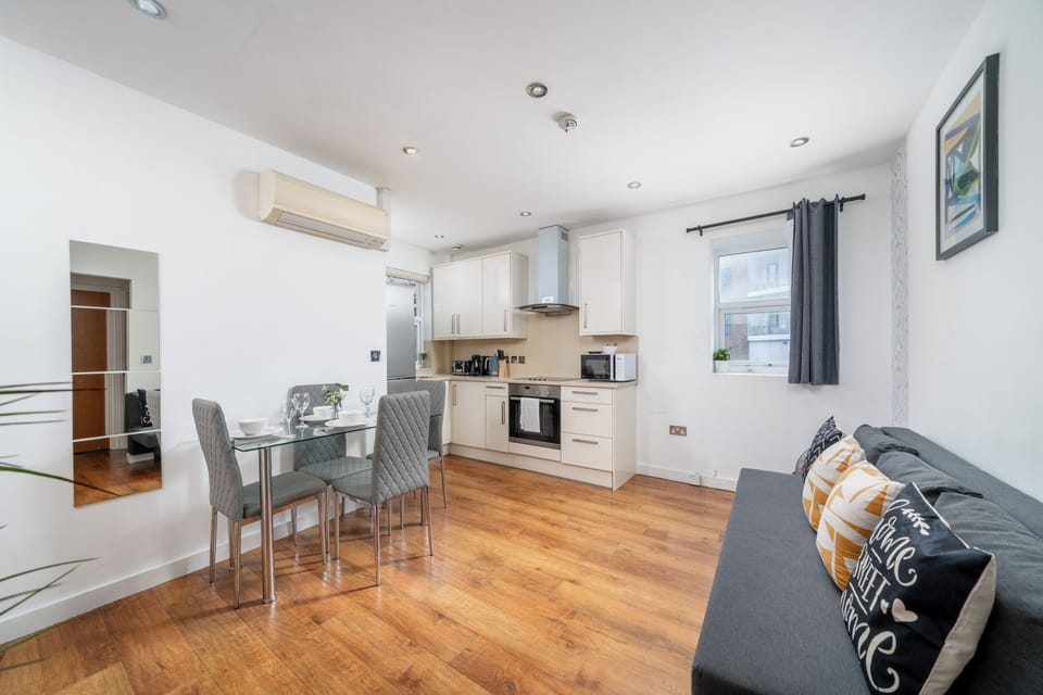 Apartment, 2 Bedrooms | Living room