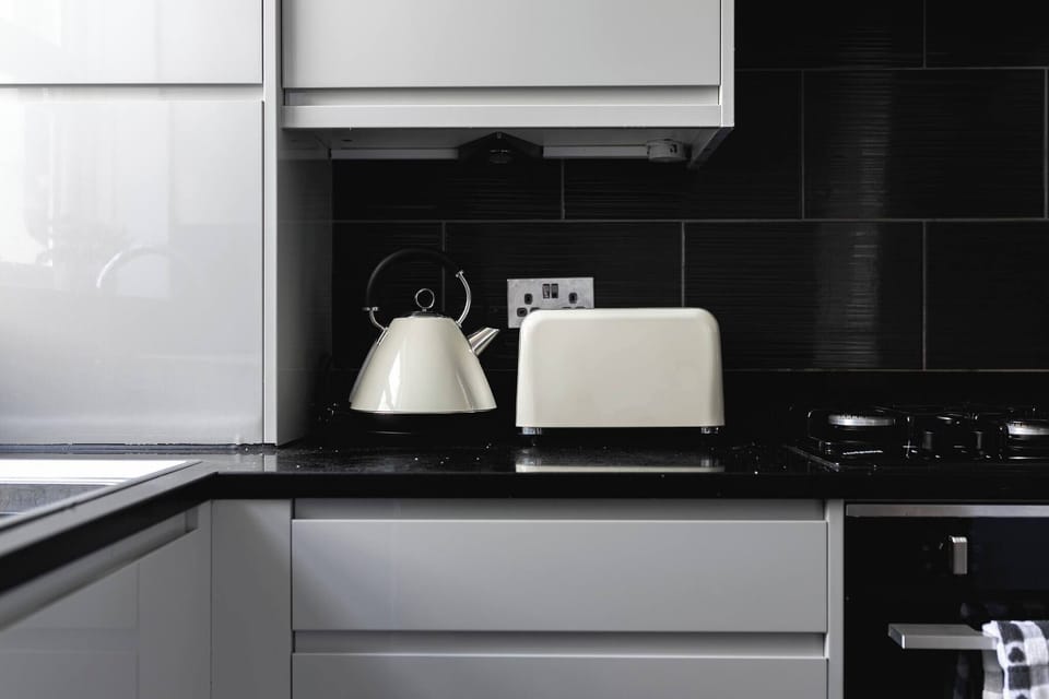 Apartment, 4 Bedrooms | Private kitchen | Electric kettle, toaster