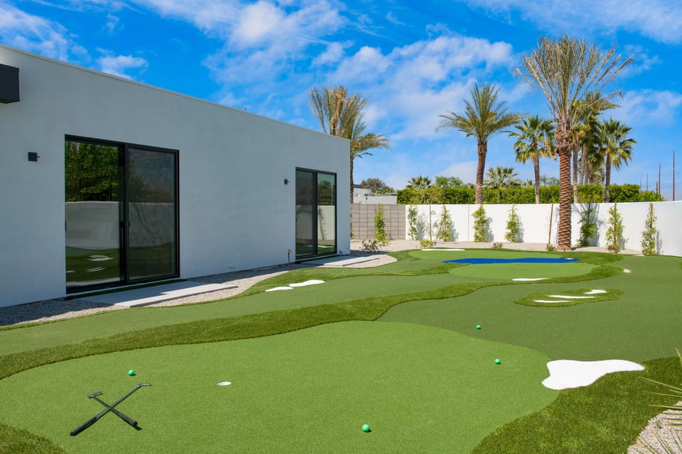 Putting green (Villa 13).