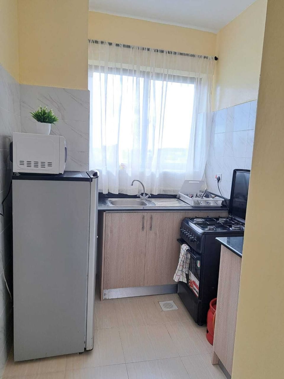Comfort Apartment | Private kitchen | Fridge, microwave, cookware/dishes/utensils
