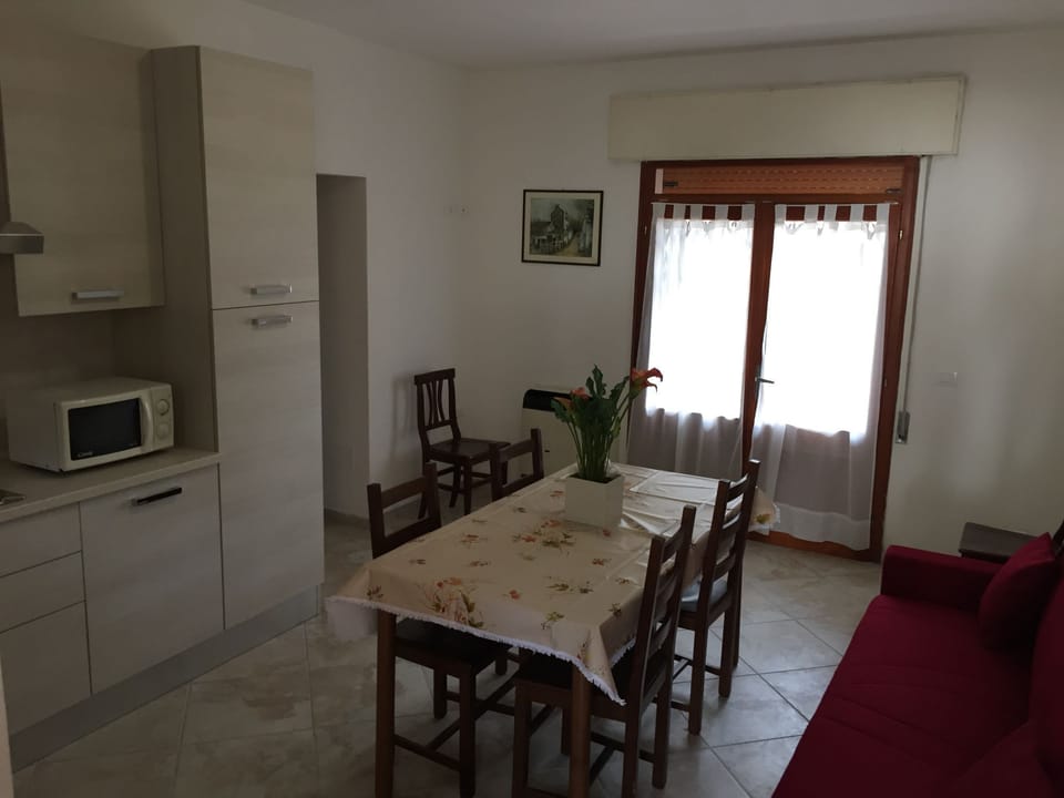 Apartment, 2 Bedrooms, Patio, Garden View | Interior