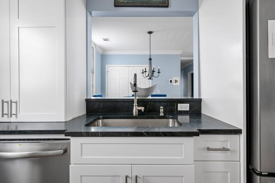 The kind of kitchen that makes staying in feel just right. From morning pancakes to late-night snacks, it’s got you covered.