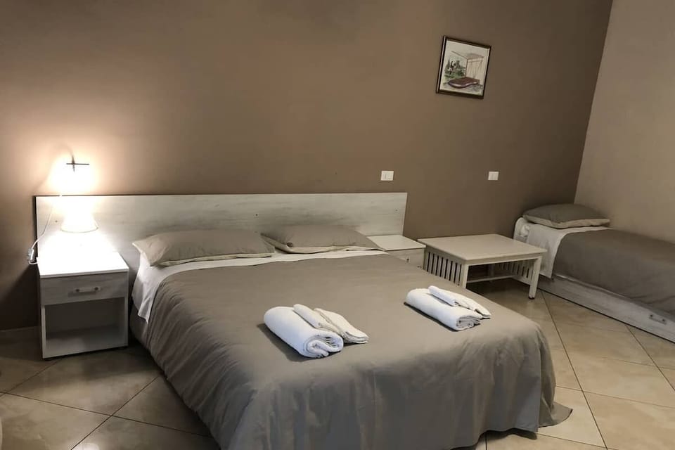 Comfort Suite | Individually decorated, desk, laptop workspace, free WiFi