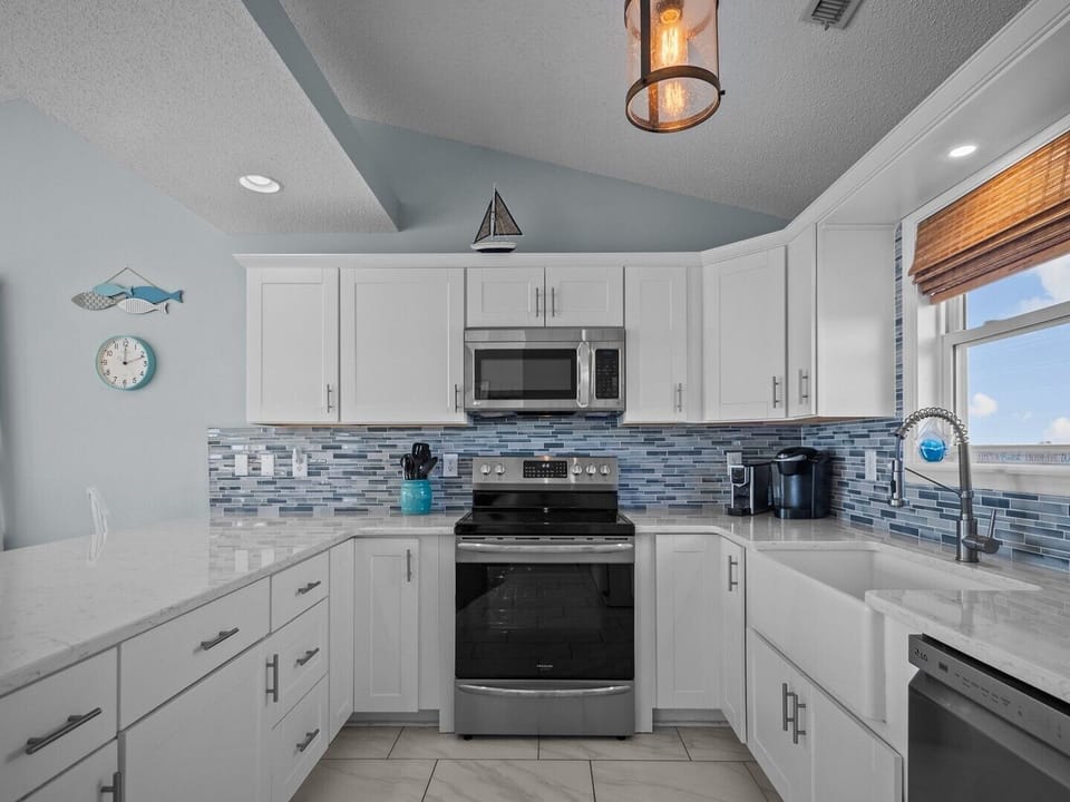 Kitchen - Smooth Top Range - Oven