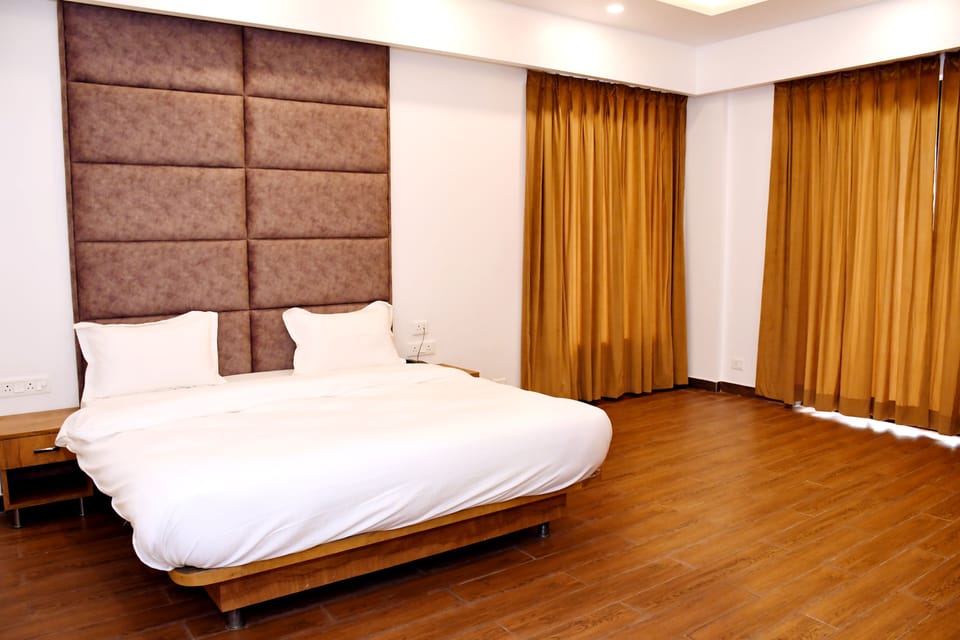 Luxury Room | Free WiFi, bed sheets