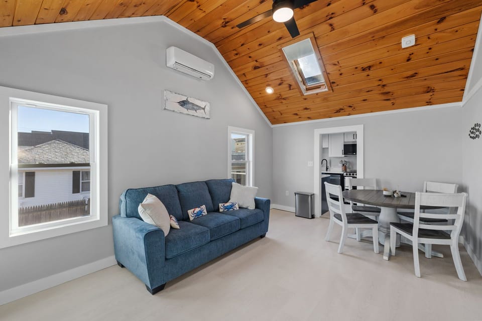 Open living room with vaulted ceilings.