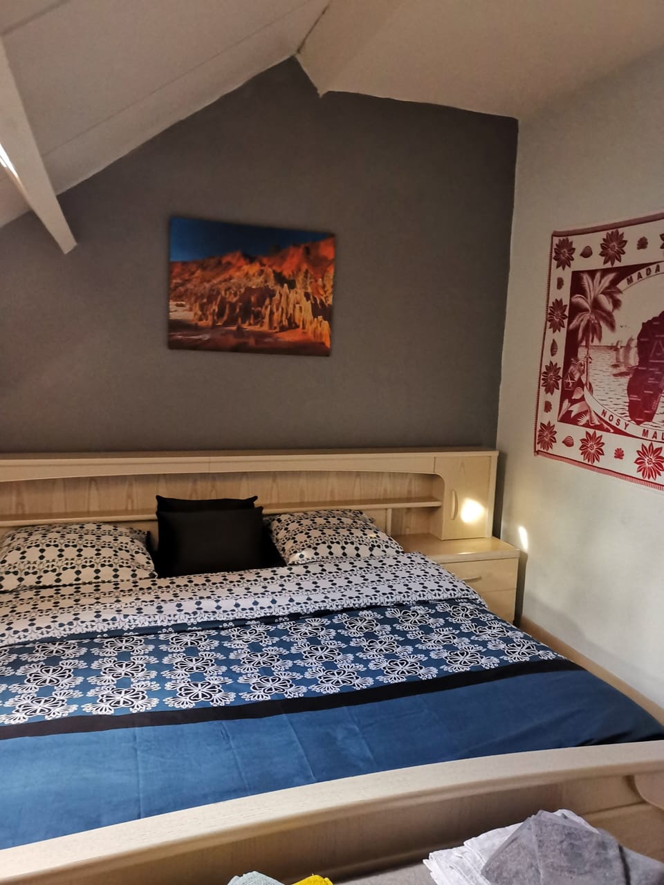 Signature Room | Desk, laptop workspace, iron/ironing board, free WiFi