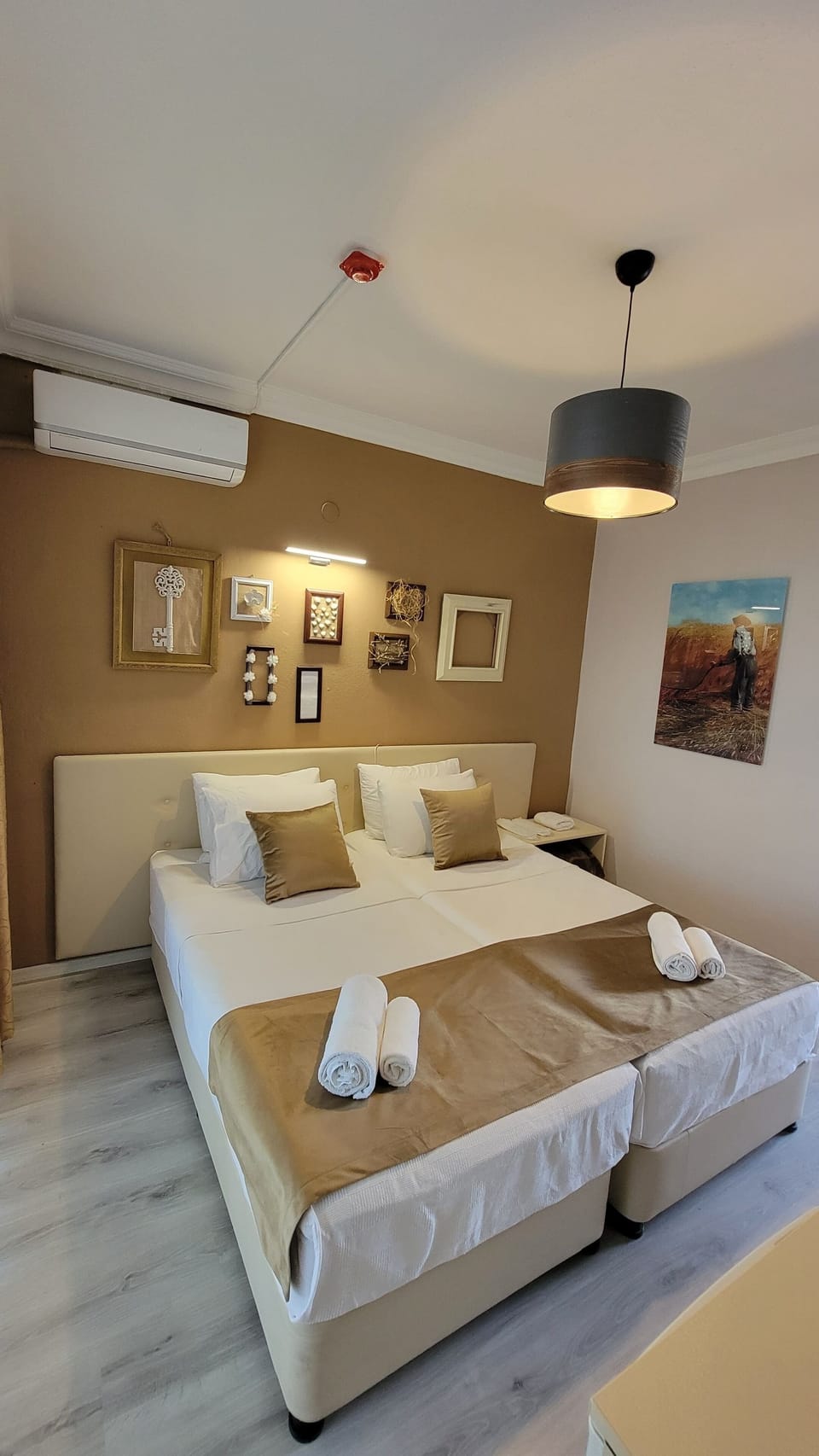 Deluxe Room | 1 bedroom, free WiFi