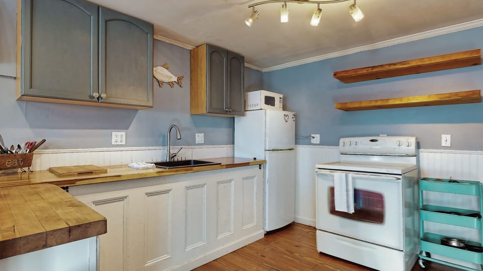 Full Kitchen 