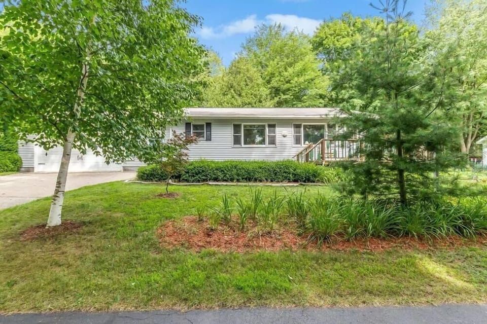 Front Yard - View of home and front yard