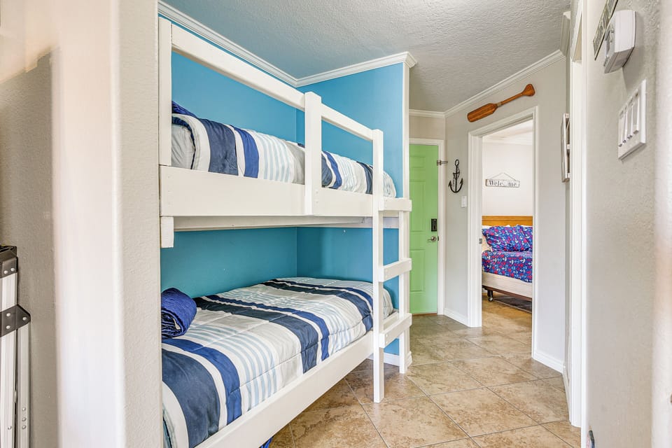 Galveston Vacation Rental - Walk to the Beach! Apartment in Galveston Island