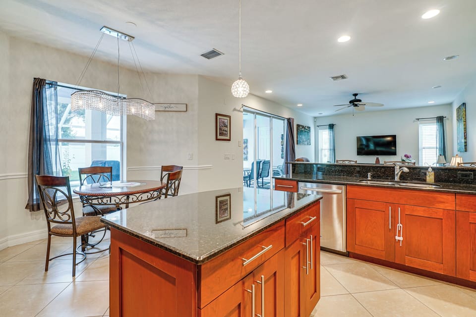 House (5 Bedrooms) | Interior