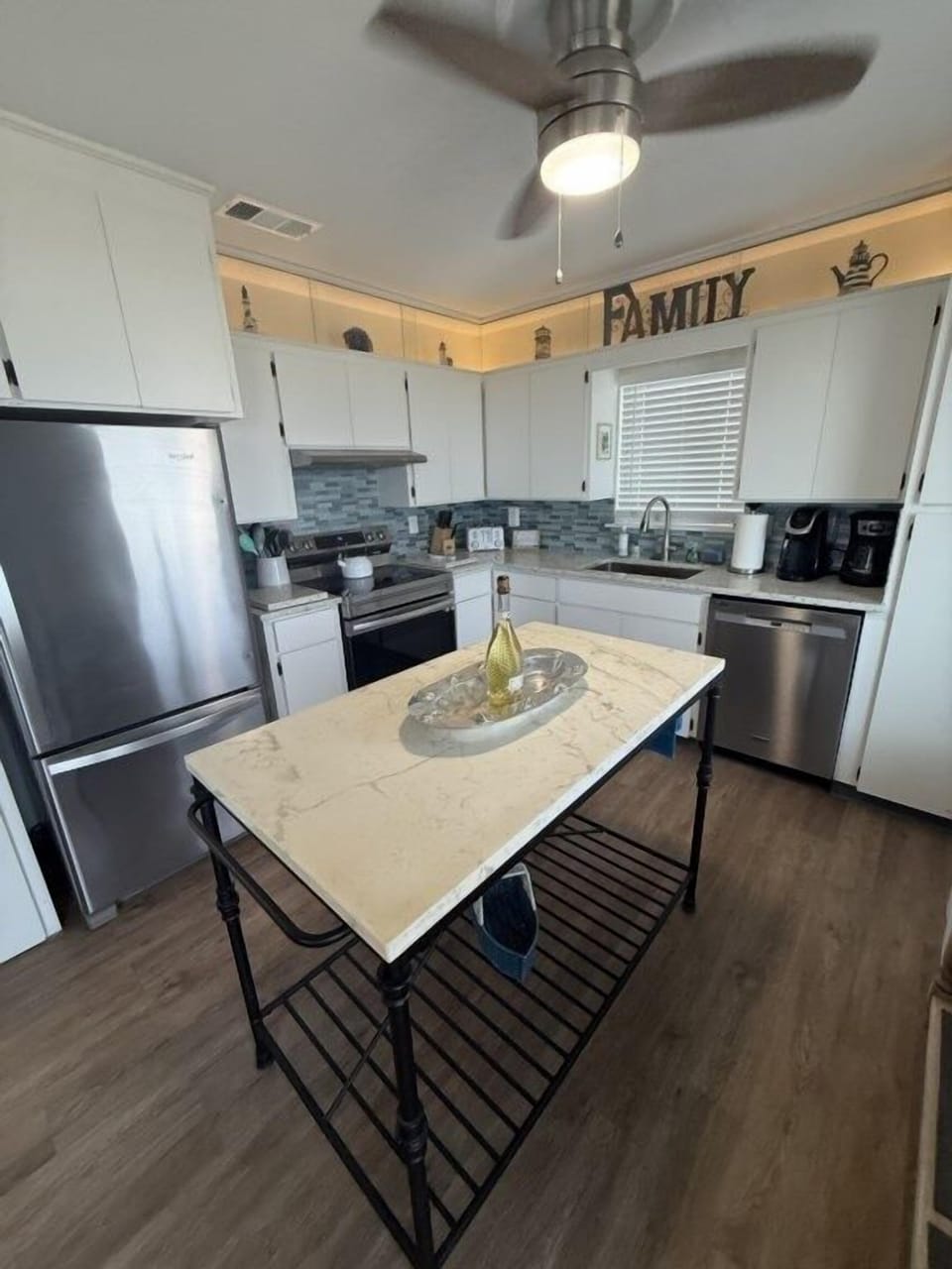 House, 4 Bedrooms | Private kitchen