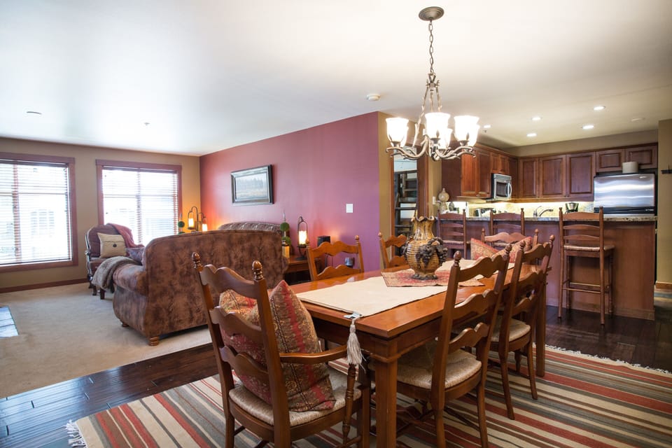 Condo, 2 Bedrooms | Dining