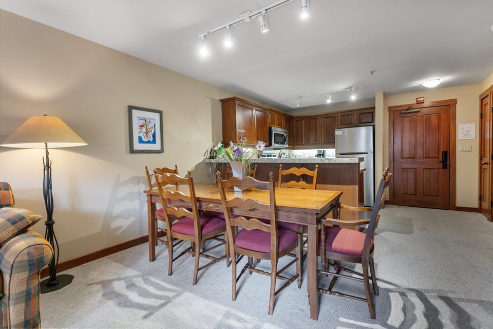 Condo, 2 Bedrooms | Dining