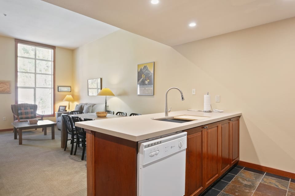 Condo, 1 Bedroom | Interior