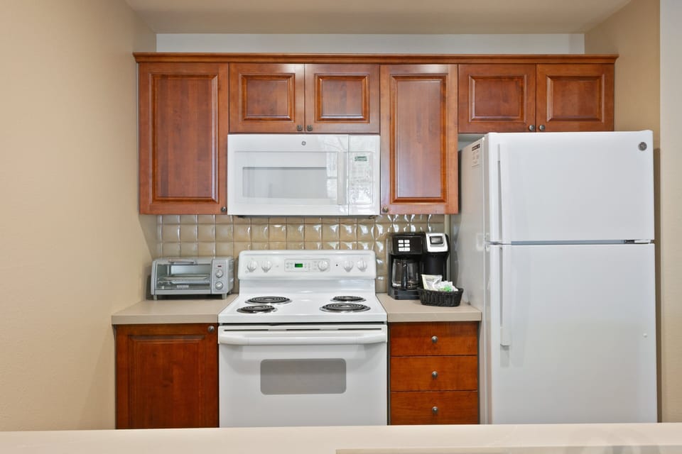 Condo, 1 Bedroom | Private kitchen | Coffee/tea maker, fridge, oven, toaster