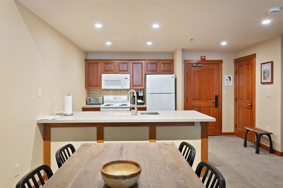 Condo, 1 Bedroom | Private kitchen | Coffee/tea maker, fridge, oven, toaster