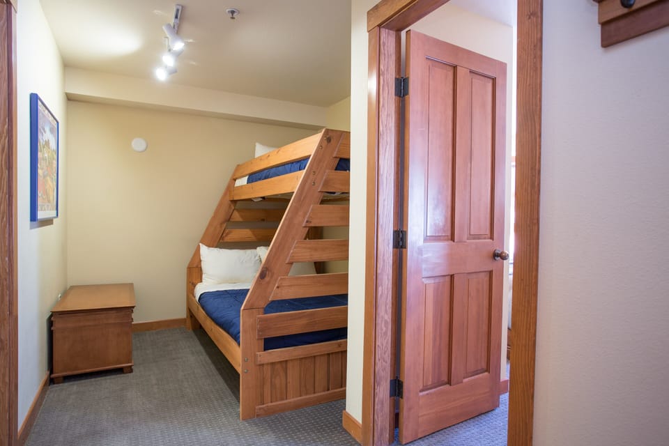 Condo, 1 Bedroom | 1 bedroom, WiFi (free)