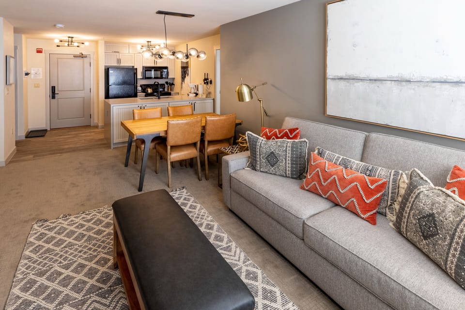 Condo, 2 Bedrooms | Living area