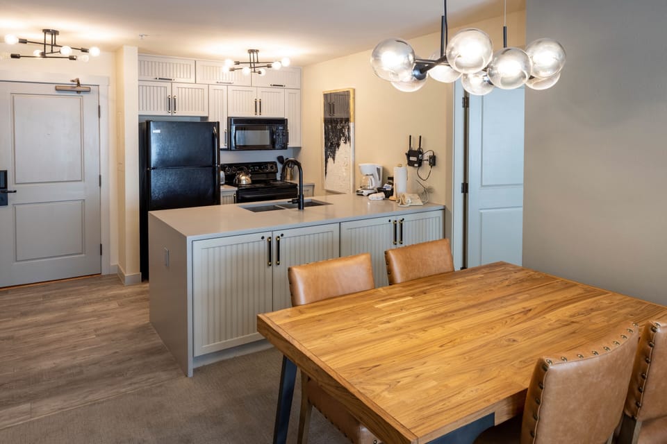 Condo, 2 Bedrooms | Private kitchen | Fridge, oven, coffee/tea maker, toaster