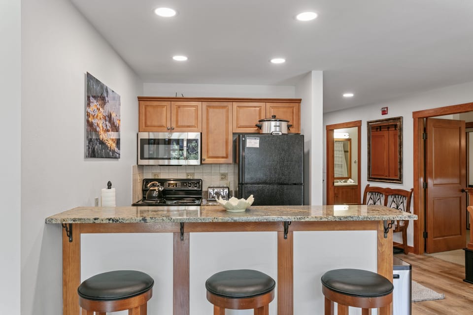 Condo, 2 Bedrooms | Private kitchen | Fridge, oven, coffee/tea maker, toaster