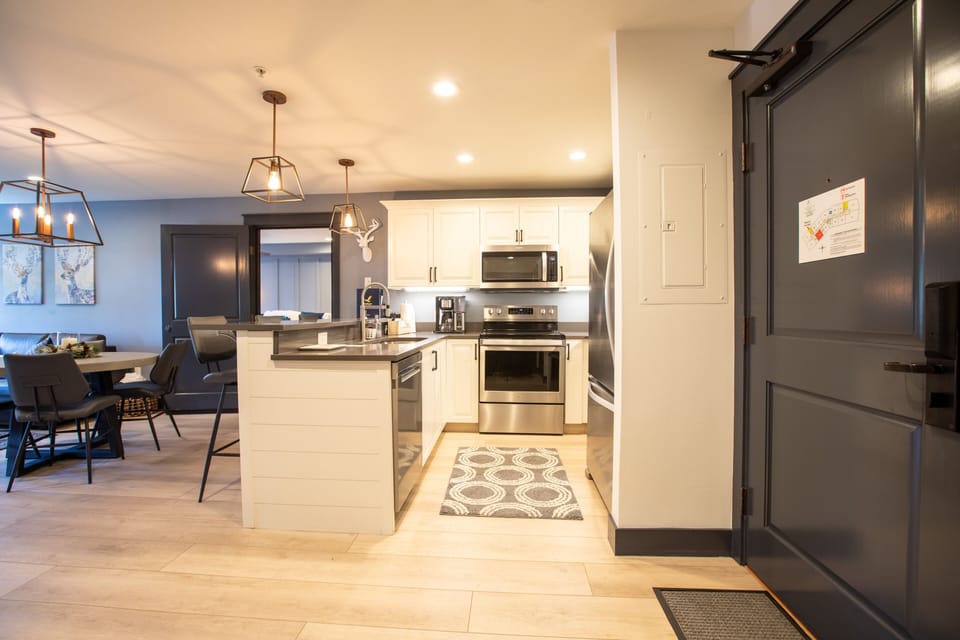 Condo, 2 Bedrooms | Private kitchen | Fridge, oven, coffee/tea maker, toaster