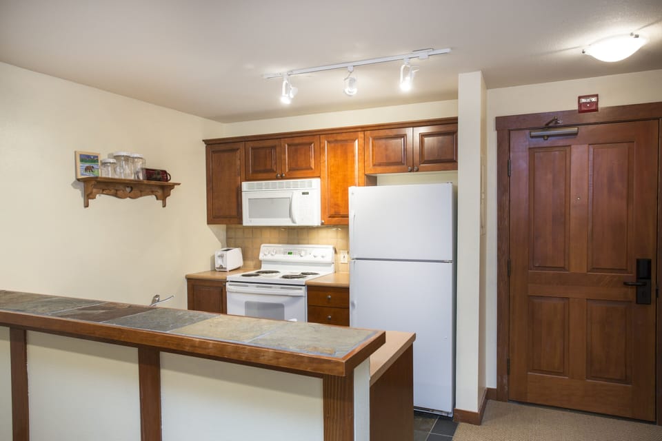 Condo, 1 Bedroom | Private kitchen | Coffee/tea maker, fridge, oven, toaster