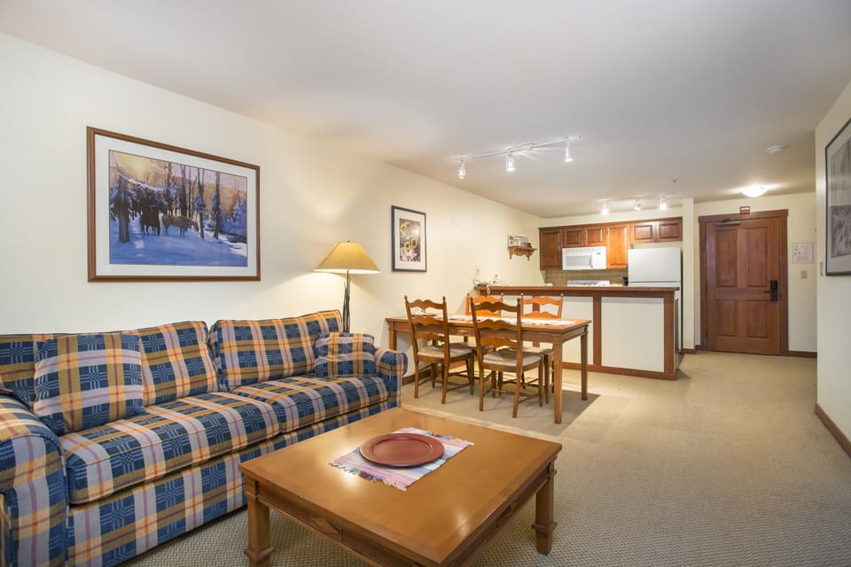 Condo, 1 Bedroom | Living area