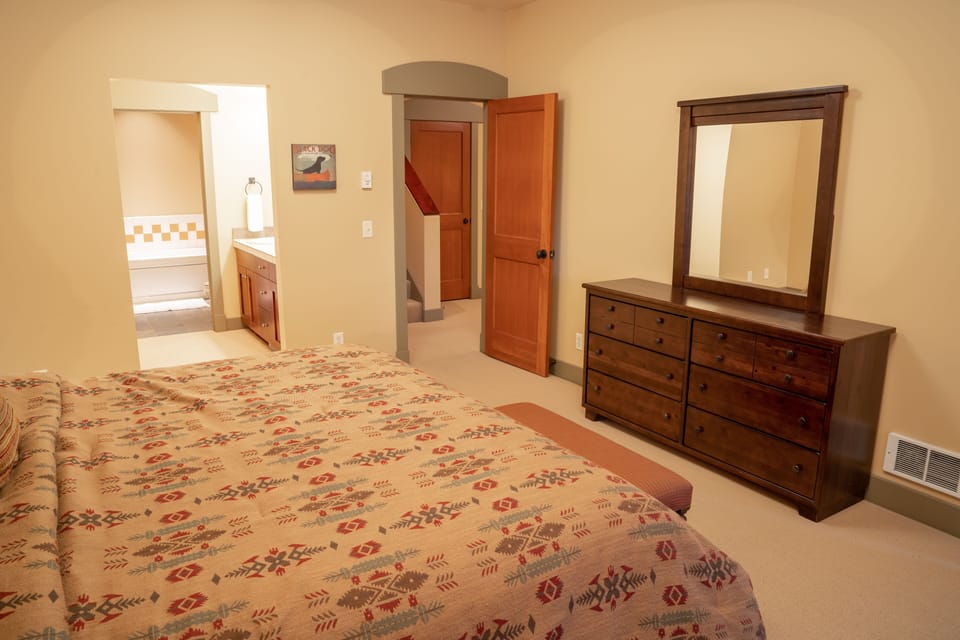 Condo, 3 Bedrooms | 3 bedrooms, free WiFi