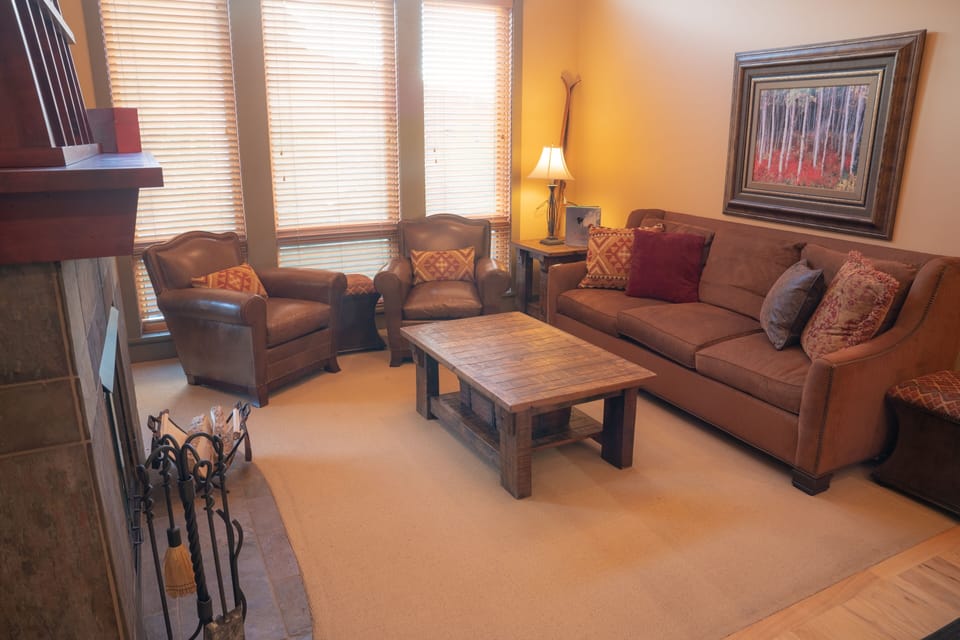 Condo, 3 Bedrooms | Living area
