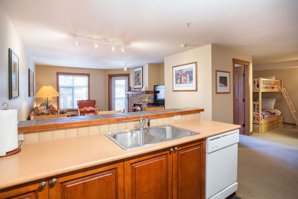 Condo, 1 Bedroom | Private kitchen | Coffee/tea maker, fridge, oven, toaster