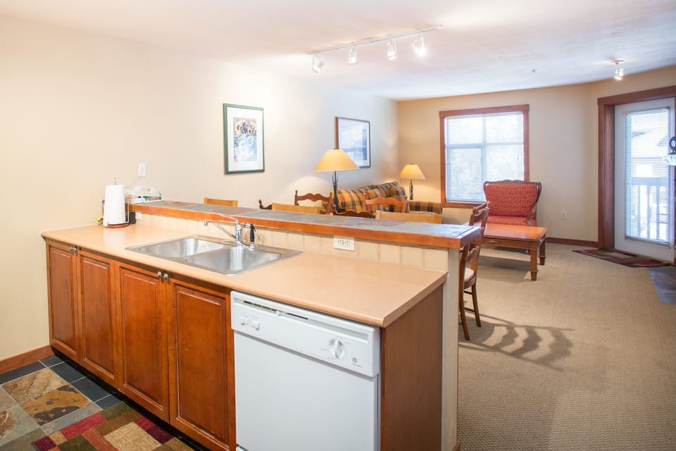 Condo, 1 Bedroom | Bathroom | Towels, shampoo