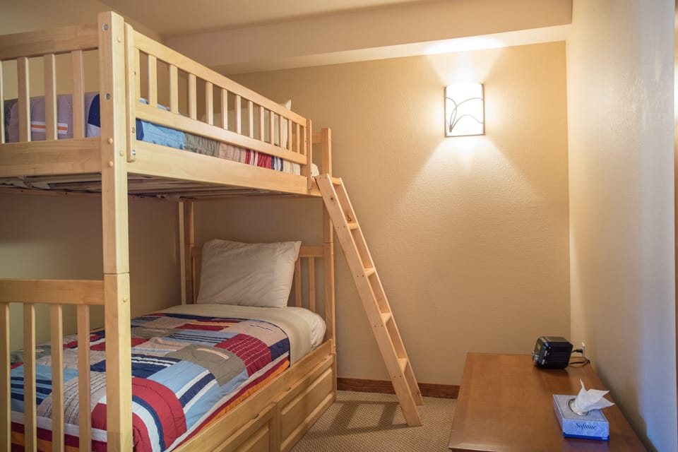 Condo, 1 Bedroom | 1 bedroom, WiFi (free)